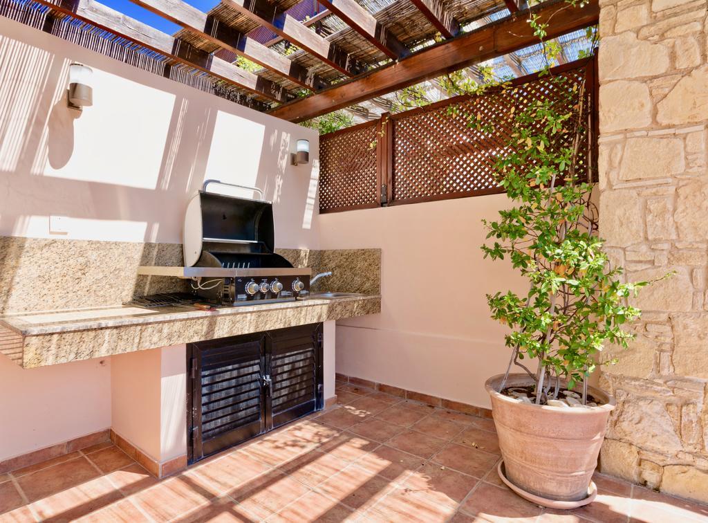 4 Bedroom Villa Helidoni With Private Infinity Pool, Aphrodite Hills Resort Kouklia Ngoại thất bức ảnh